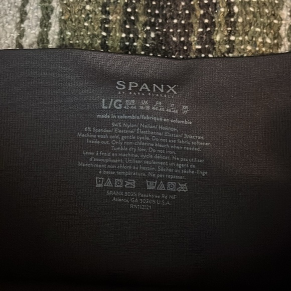 New SPANX Look at Me Now Biker Shorts in Black Camo Size Large - Picture 9 of 9